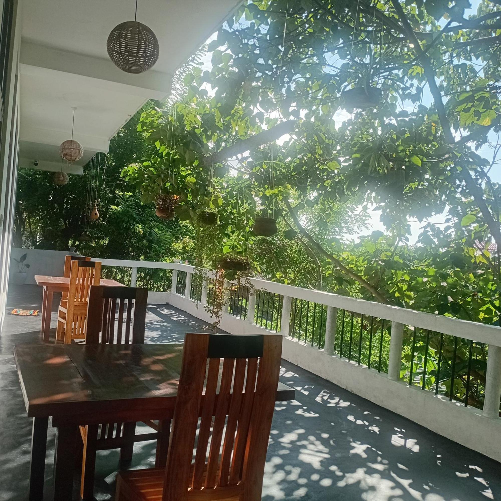 Daasa Guest Mirissa Hotel Bagian luar foto